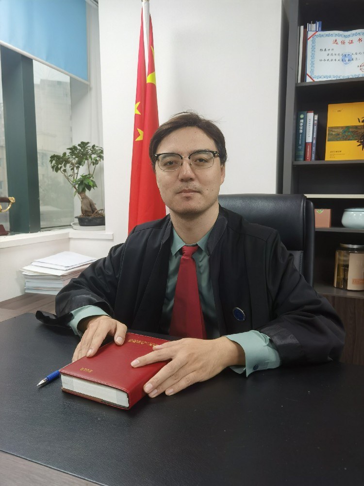 楊森律師